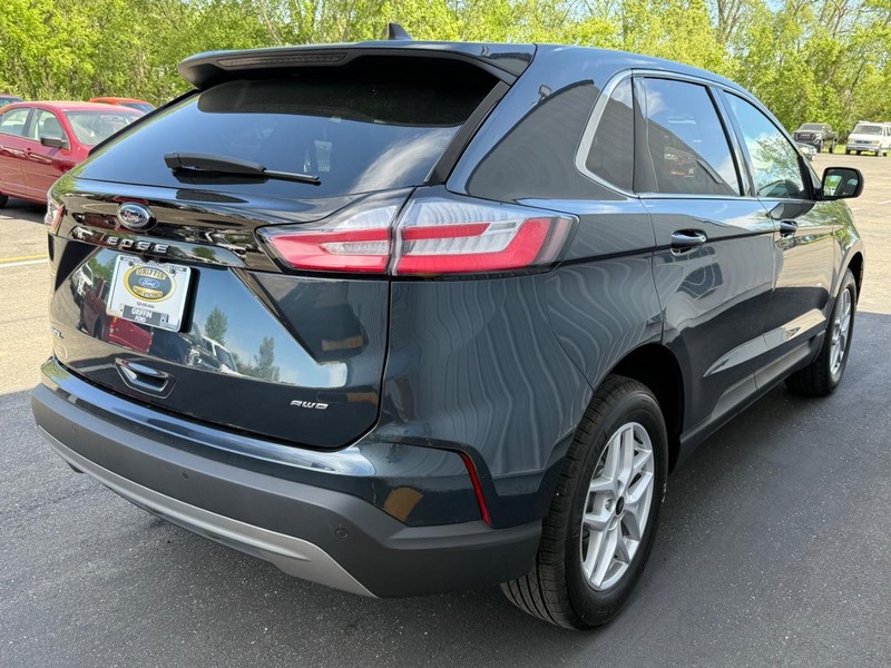Ford Edge Vehicle Full-screen Gallery Image 6