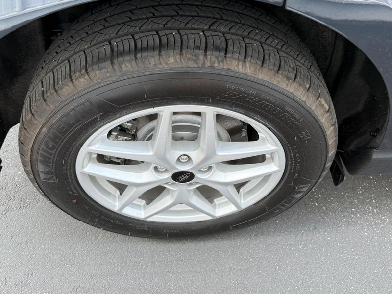 Ford Edge Vehicle Full-screen Gallery Image 7