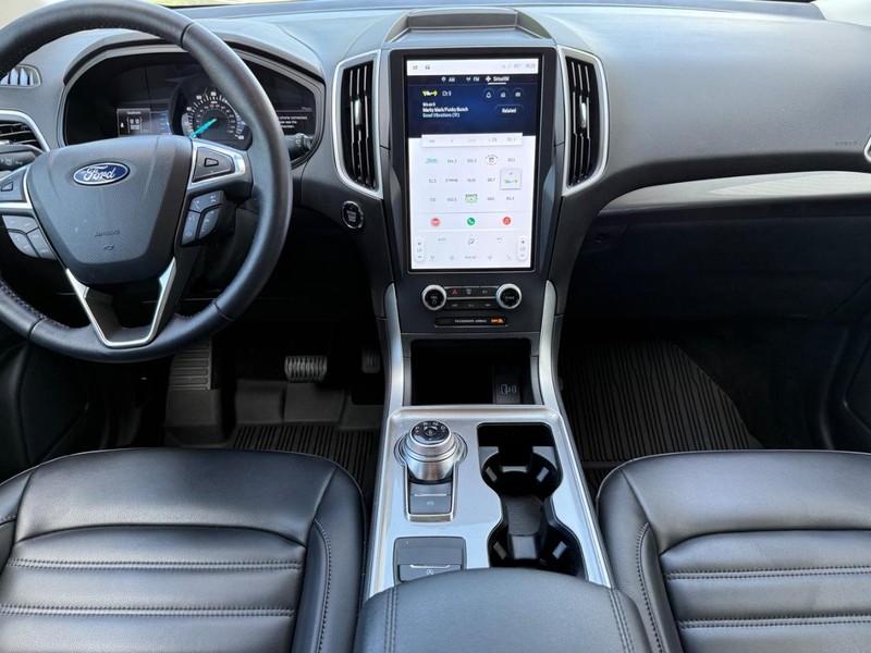 Ford Edge Vehicle Full-screen Gallery Image 10