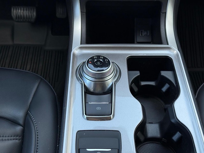 Ford Edge Vehicle Full-screen Gallery Image 12