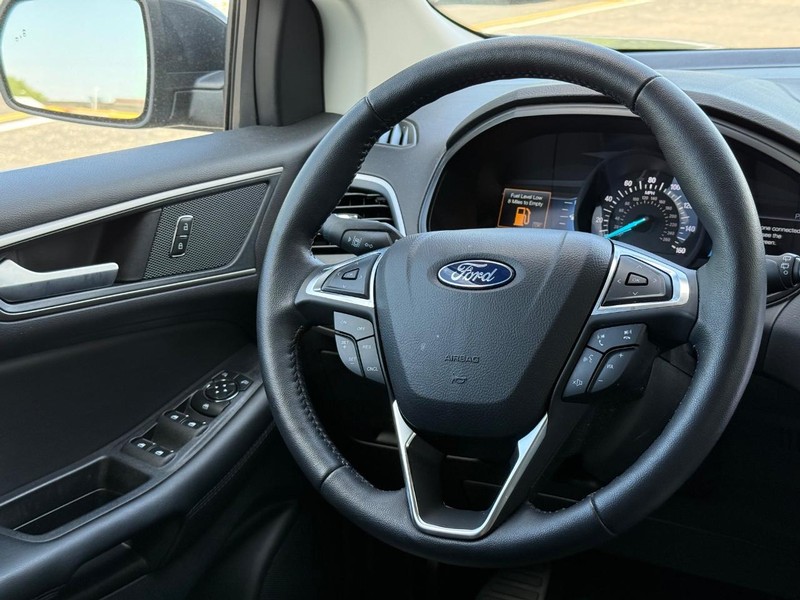 Ford Edge Vehicle Full-screen Gallery Image 13