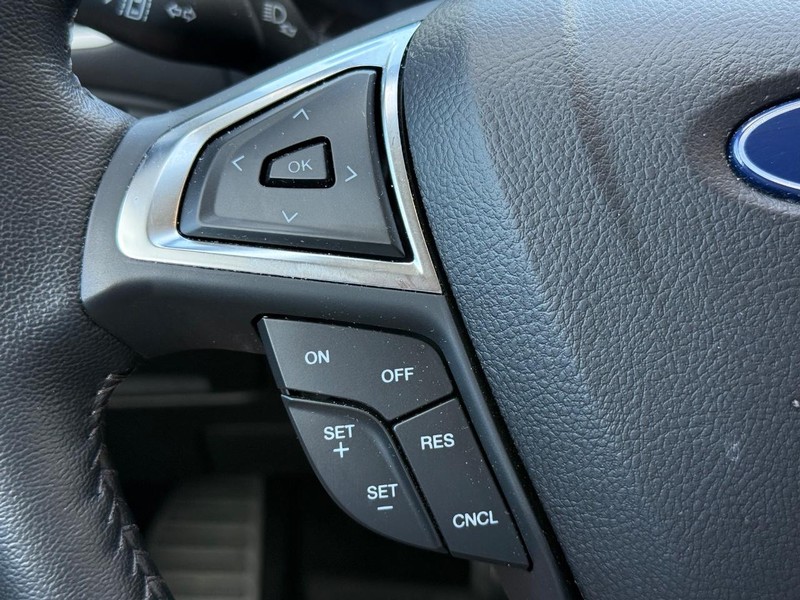 Ford Edge Vehicle Full-screen Gallery Image 15