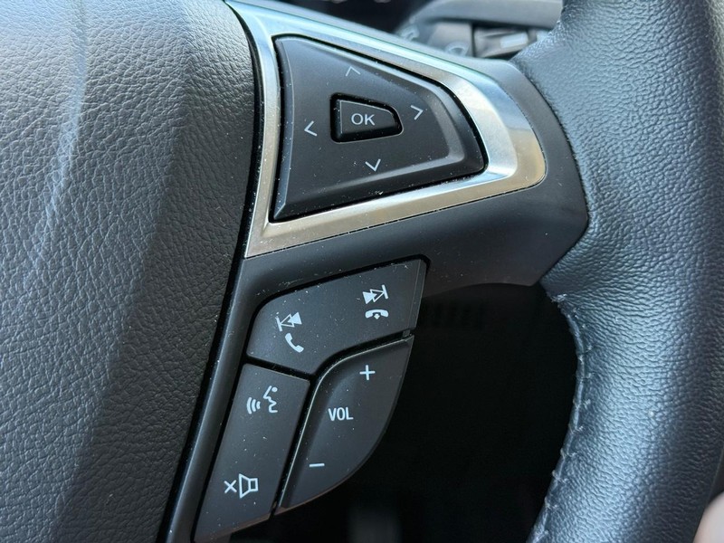 Ford Edge Vehicle Full-screen Gallery Image 16