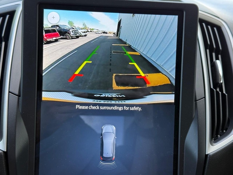 Ford Edge Vehicle Full-screen Gallery Image 18