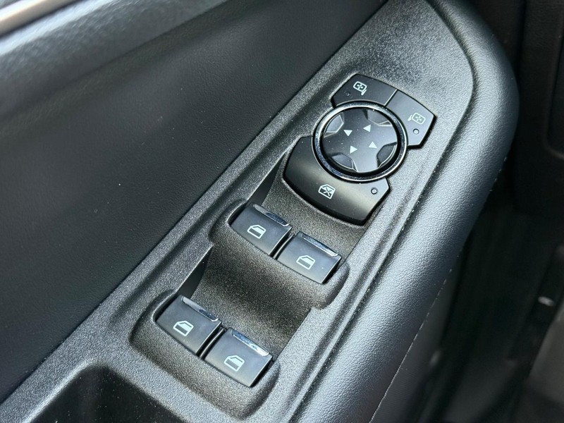 Ford Edge Vehicle Full-screen Gallery Image 20