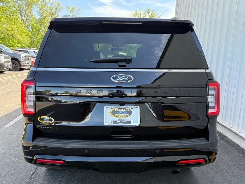 Ford Expedition Vehicle Full-screen Gallery Image 4