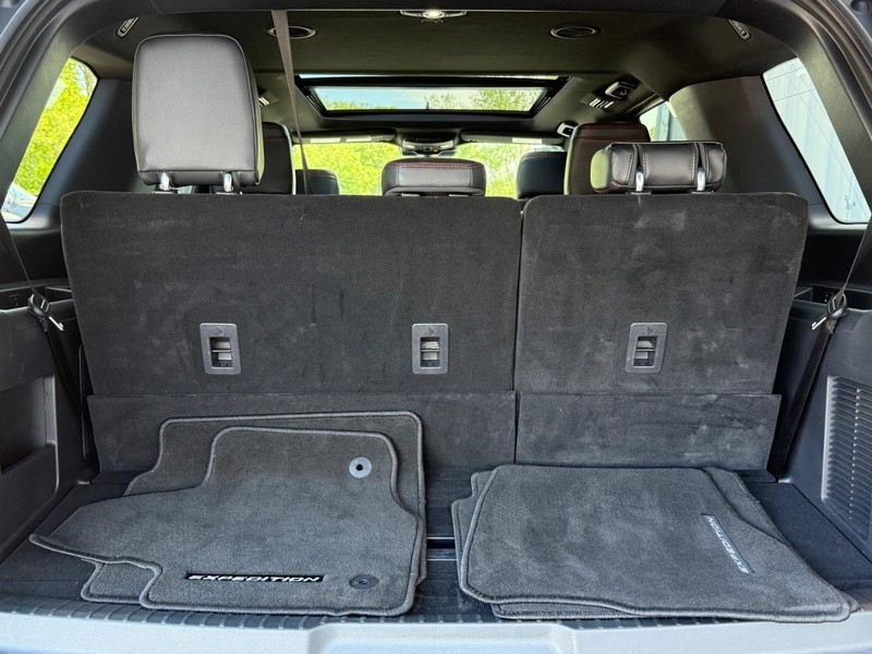 Ford Expedition Vehicle Full-screen Gallery Image 5