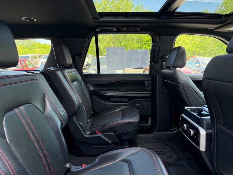 Ford Expedition Vehicle Full-screen Gallery Image 9