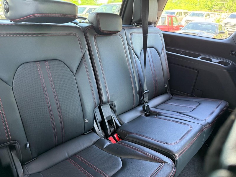 Ford Expedition Vehicle Full-screen Gallery Image 10