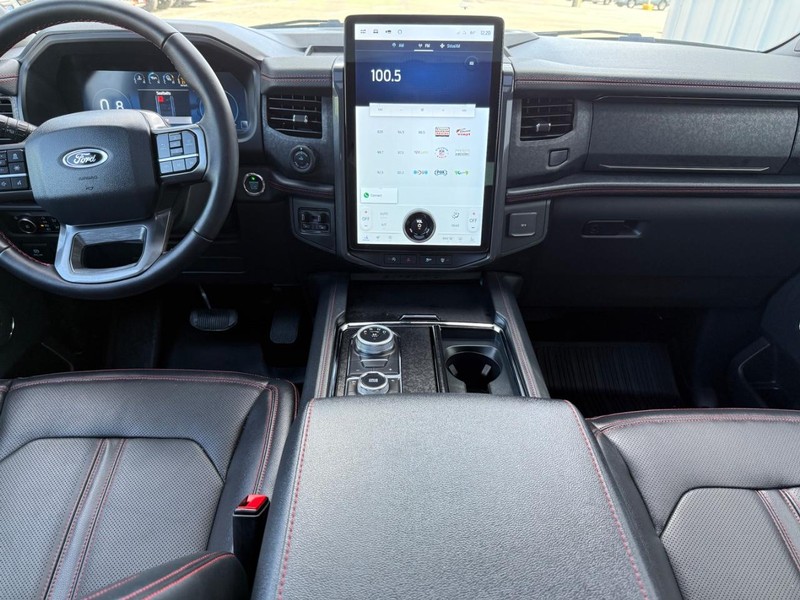 Ford Expedition Vehicle Full-screen Gallery Image 11