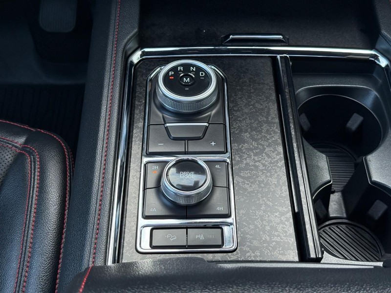 Ford Expedition Vehicle Full-screen Gallery Image 13