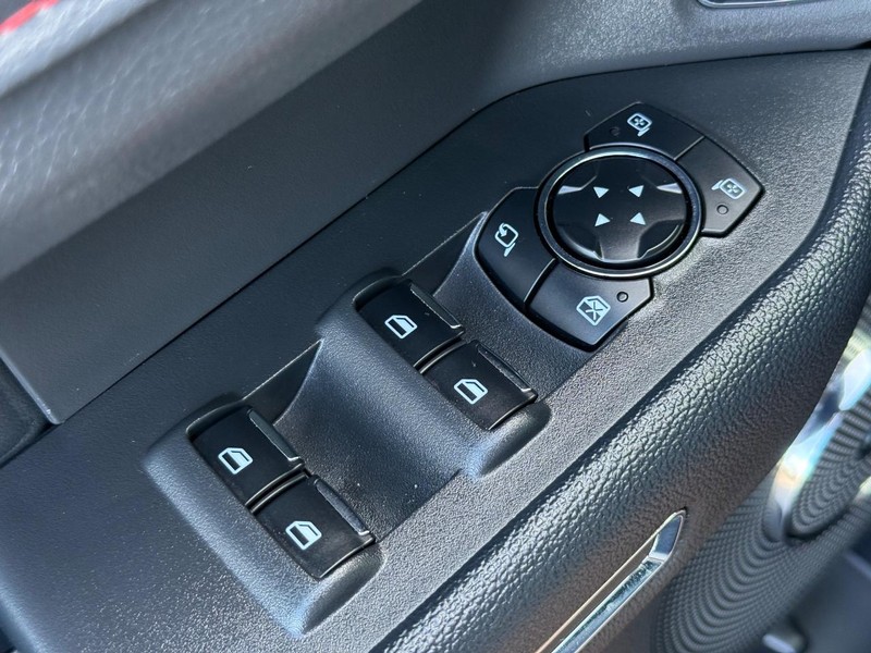 Ford Expedition Vehicle Full-screen Gallery Image 22