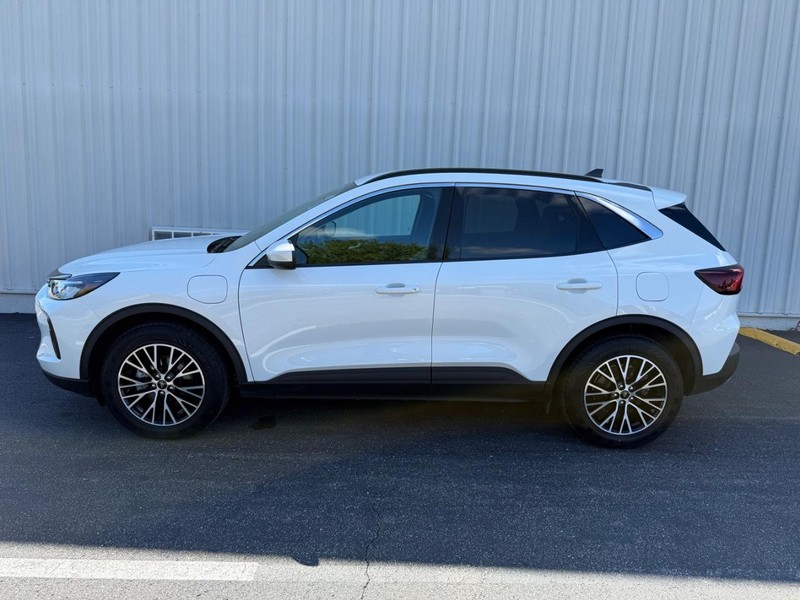 Ford Escape Vehicle Full-screen Gallery Image 2