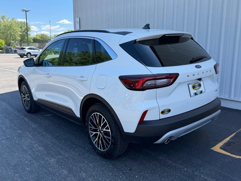 Ford Escape Vehicle Full-screen Gallery Image 3