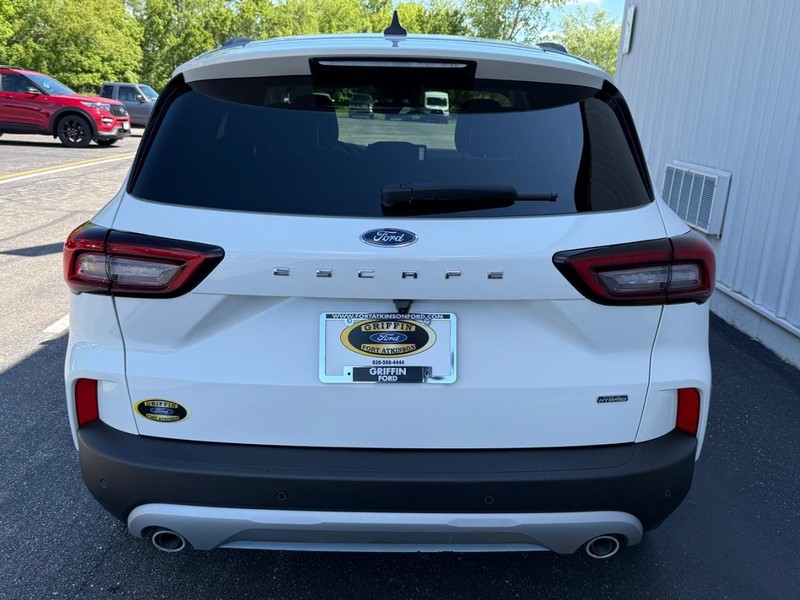 Ford Escape Vehicle Full-screen Gallery Image 4