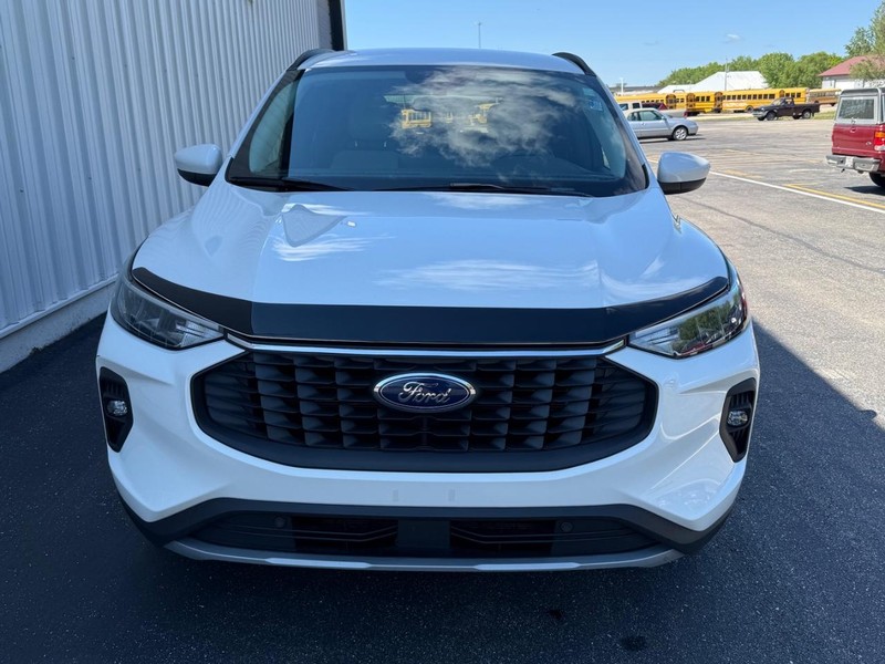 Ford Escape Vehicle Full-screen Gallery Image 8
