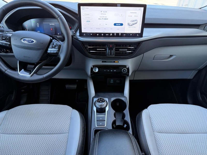 Ford Escape Vehicle Full-screen Gallery Image 11