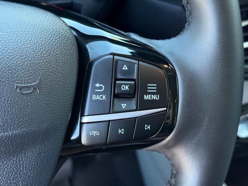 Ford Escape Vehicle Full-screen Gallery Image 17