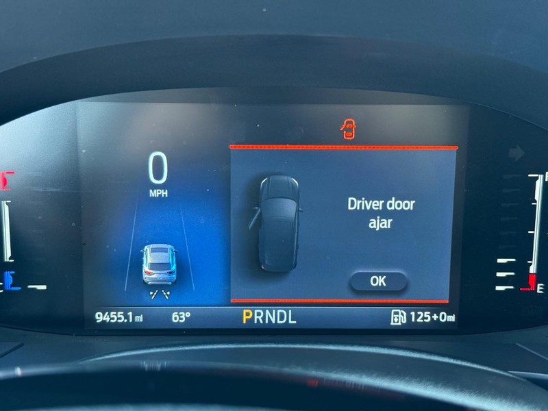 Ford Escape Vehicle Full-screen Gallery Image 18