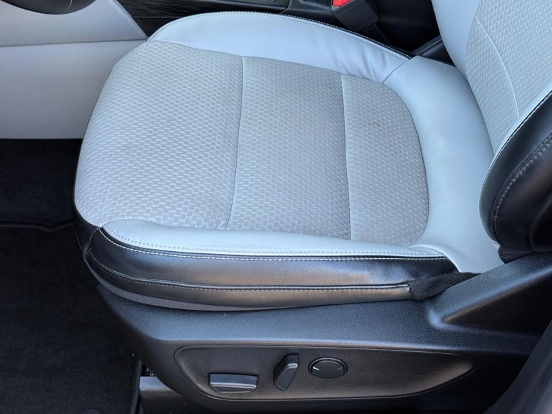 Ford Escape Vehicle Full-screen Gallery Image 22