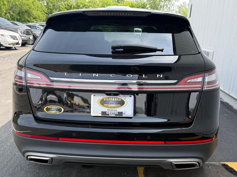 Lincoln Nautilus Vehicle Full-screen Gallery Image 4