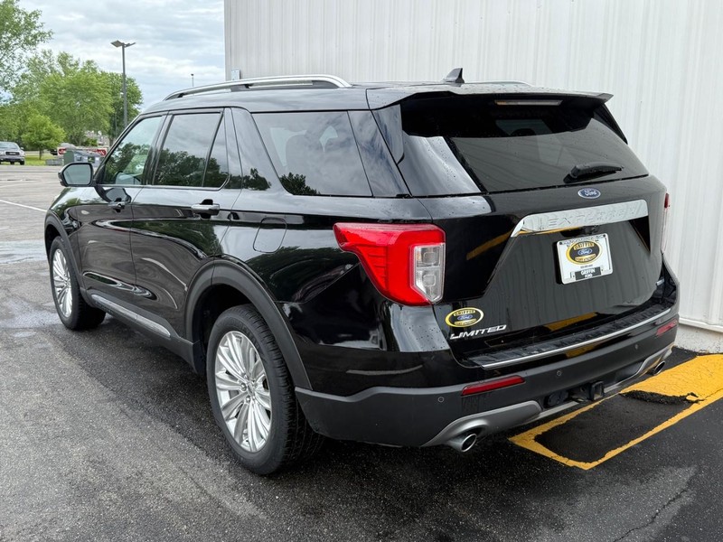 Ford Explorer Vehicle Full-screen Gallery Image 3
