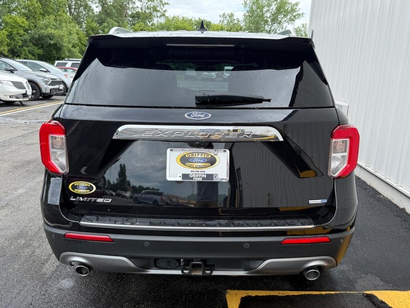 Ford Explorer Vehicle Full-screen Gallery Image 4