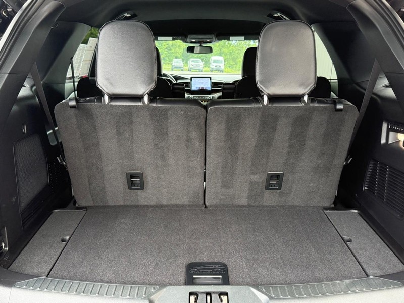 Ford Explorer Vehicle Full-screen Gallery Image 5