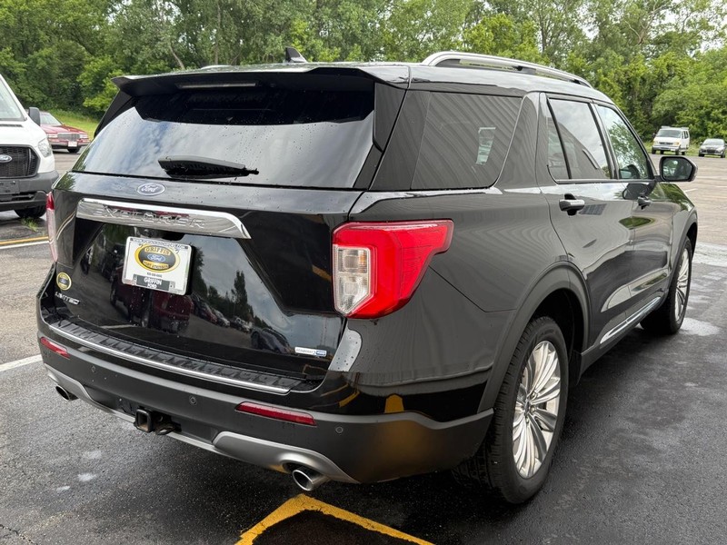 Ford Explorer Vehicle Full-screen Gallery Image 6