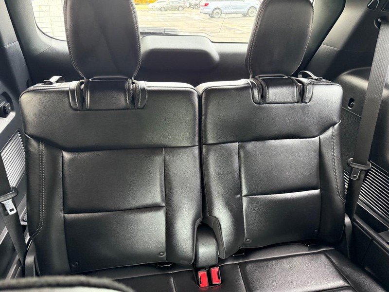 Ford Explorer Vehicle Full-screen Gallery Image 10