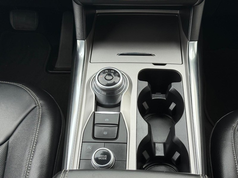 Ford Explorer Vehicle Full-screen Gallery Image 13