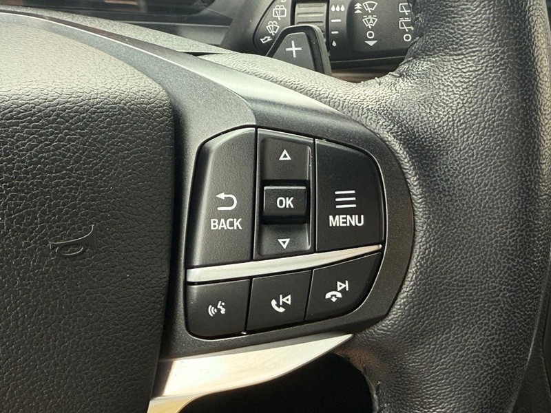 Ford Explorer Vehicle Full-screen Gallery Image 17