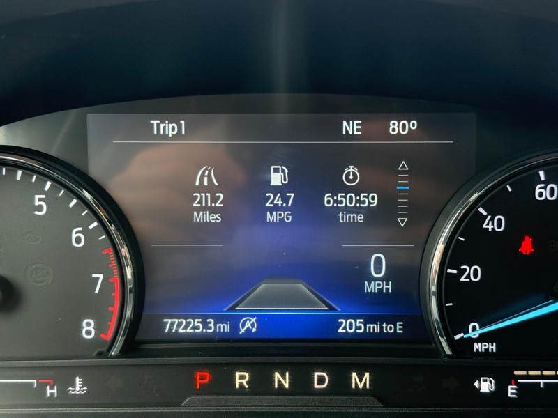 Ford Explorer Vehicle Full-screen Gallery Image 18