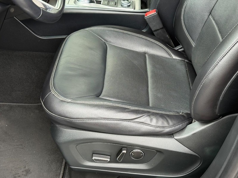 Ford Explorer Vehicle Full-screen Gallery Image 23