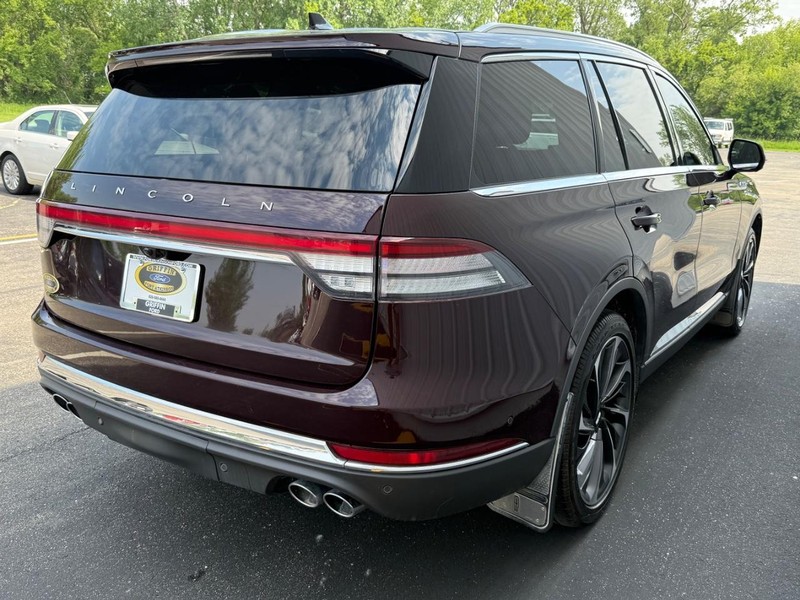 Lincoln Aviator Vehicle Full-screen Gallery Image 6