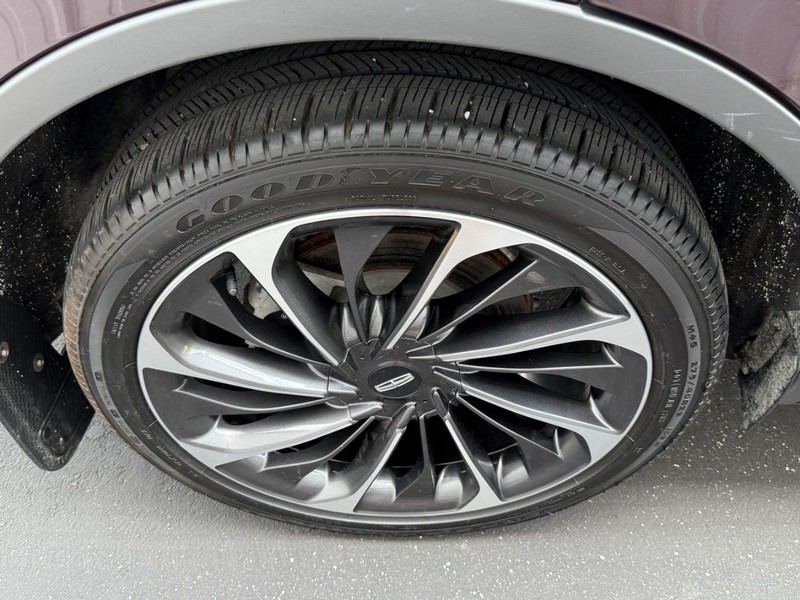 Lincoln Aviator Vehicle Full-screen Gallery Image 7