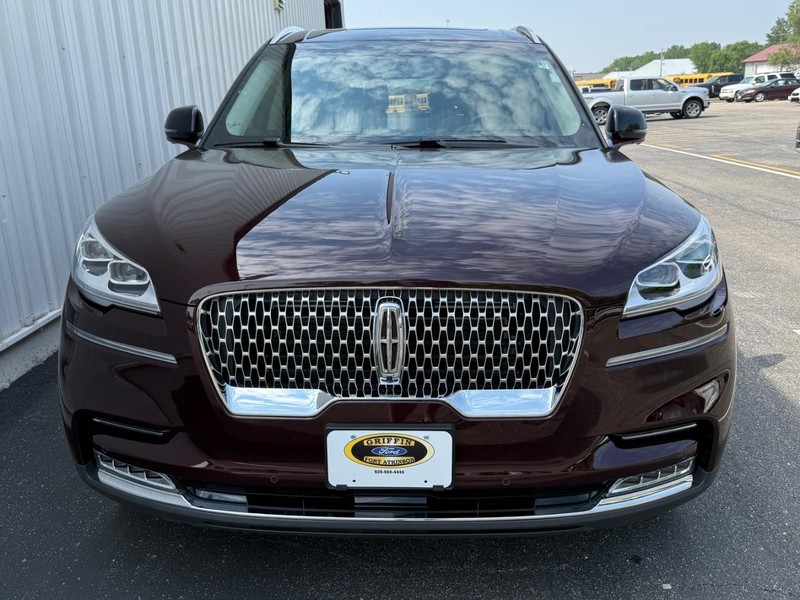 Lincoln Aviator Vehicle Full-screen Gallery Image 8
