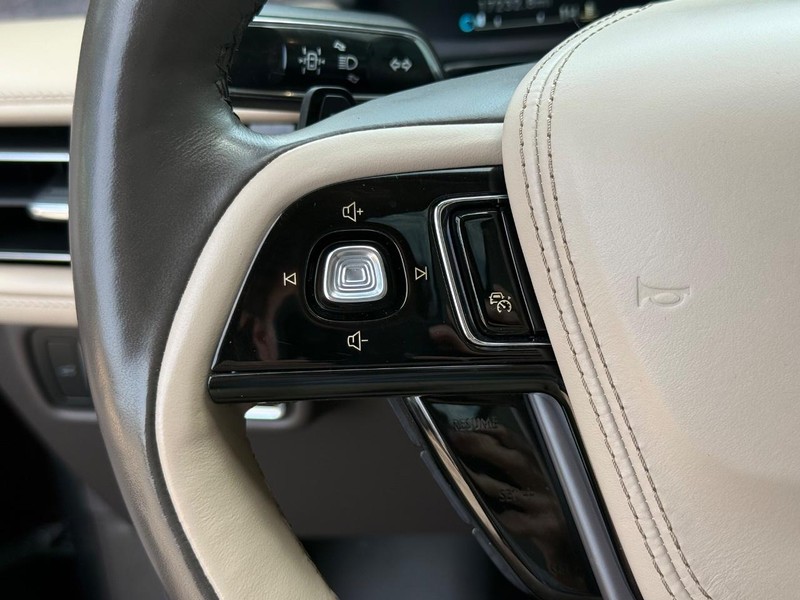 Lincoln Aviator Vehicle Full-screen Gallery Image 18
