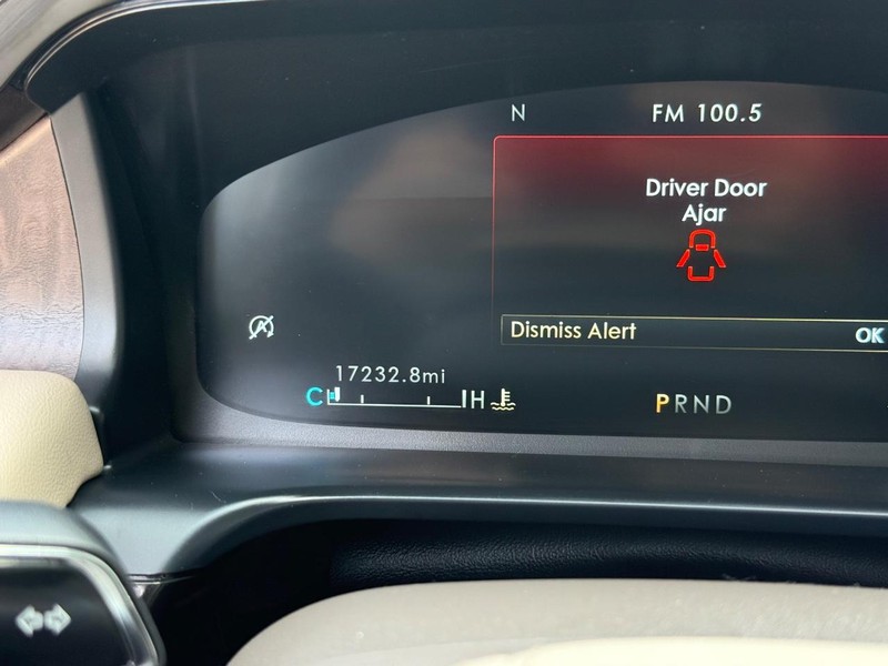 Lincoln Aviator Vehicle Full-screen Gallery Image 20