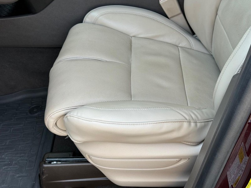 Lincoln Aviator Vehicle Full-screen Gallery Image 24