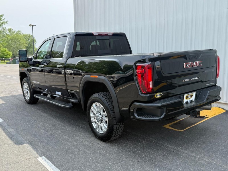 GMC Sierra 3500HD Vehicle Full-screen Gallery Image 3