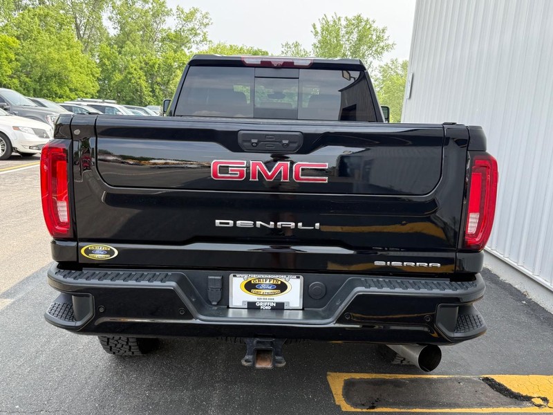 GMC Sierra 3500HD Vehicle Full-screen Gallery Image 4