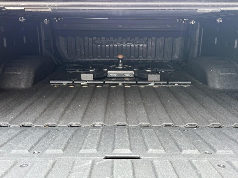 GMC Sierra 3500HD Vehicle Full-screen Gallery Image 5