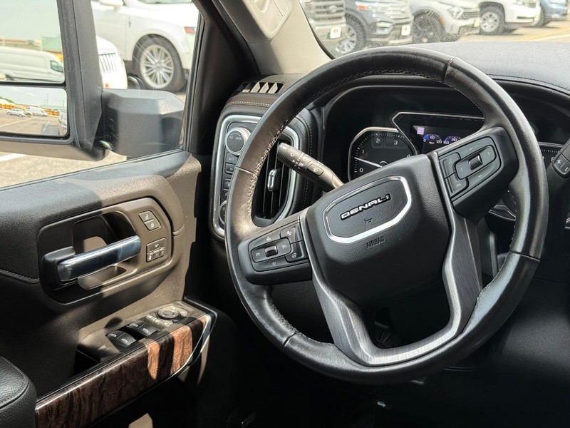 GMC Sierra 3500HD Vehicle Full-screen Gallery Image 12