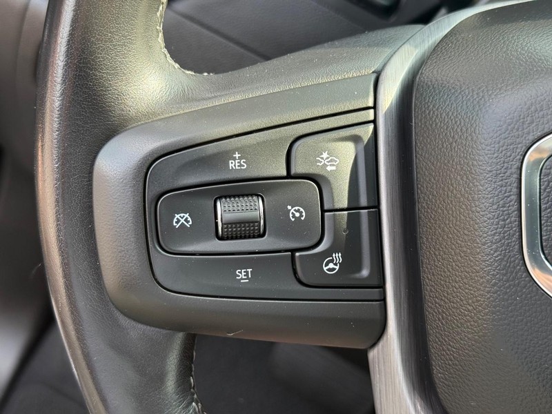 GMC Sierra 3500HD Vehicle Full-screen Gallery Image 15