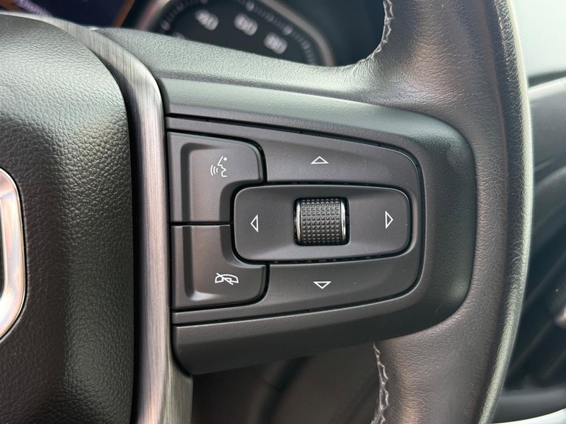 GMC Sierra 3500HD Vehicle Full-screen Gallery Image 16