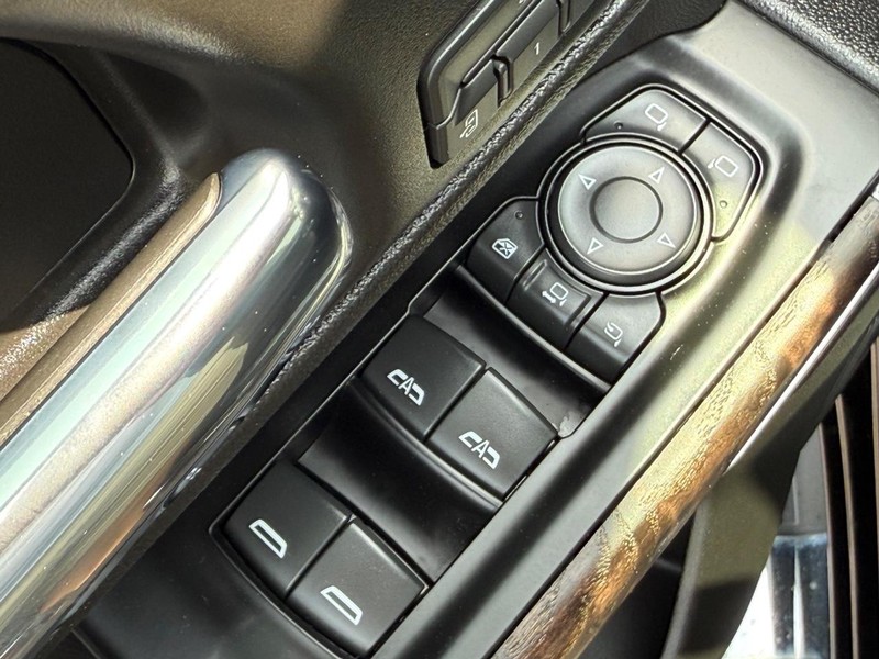 GMC Sierra 3500HD Vehicle Full-screen Gallery Image 20
