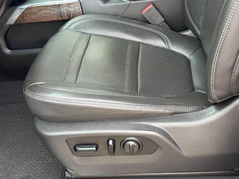 GMC Sierra 3500HD Vehicle Full-screen Gallery Image 21