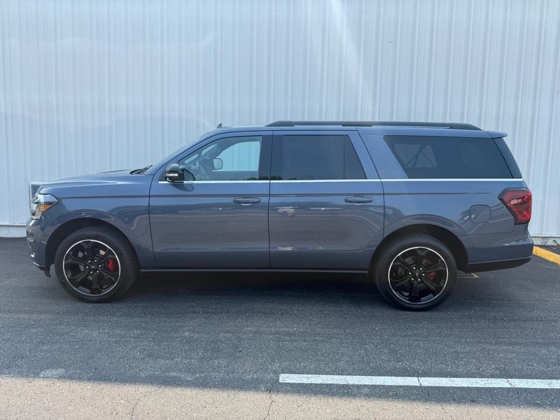 Ford Expedition Max Vehicle Full-screen Gallery Image 2