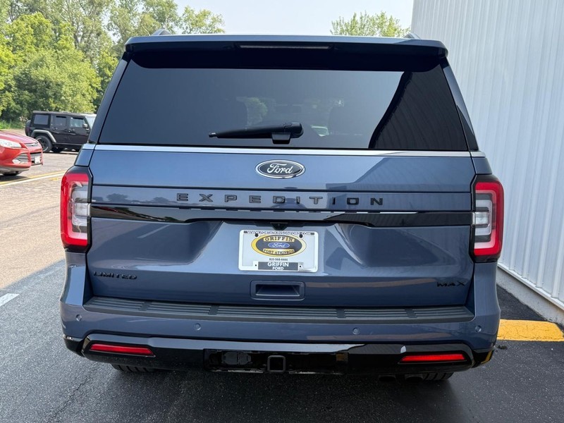 Ford Expedition Max Vehicle Full-screen Gallery Image 4